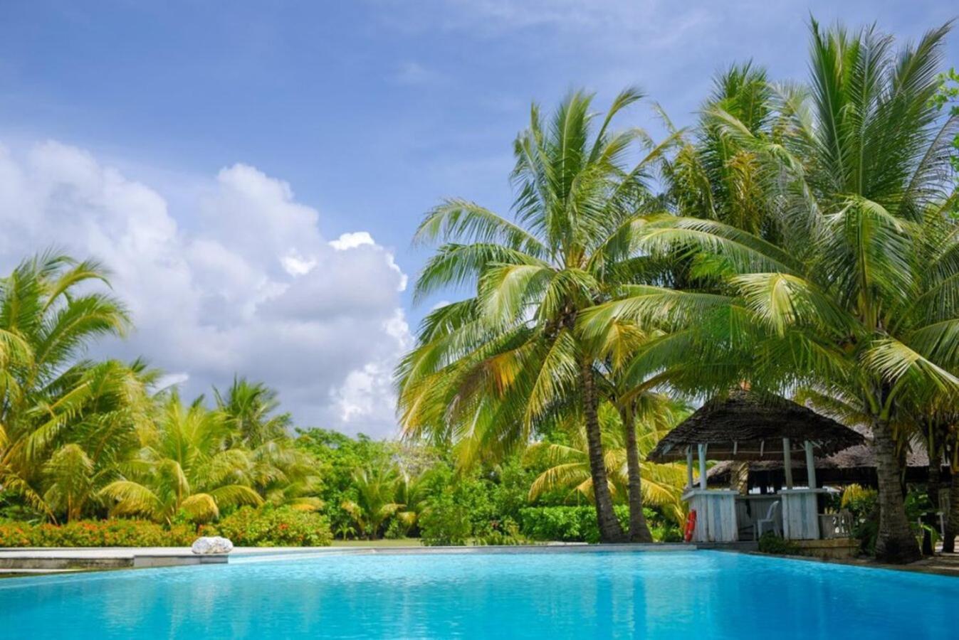 Trikora Beach Club And Resort Teluk Bakau Exterior photo