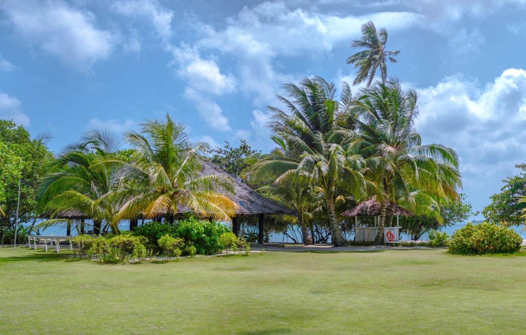 Trikora Beach Club And Resort Teluk Bakau Exterior photo